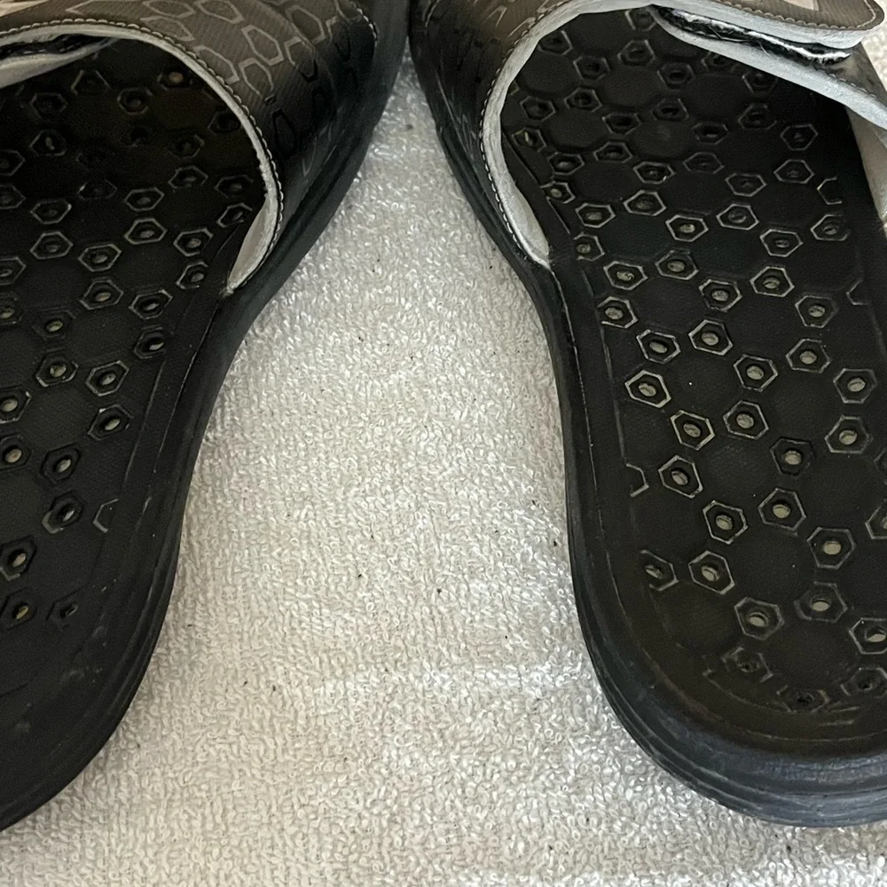 Under Armor Sandals Sz 10